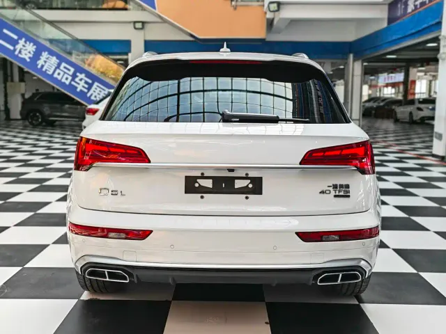 Audi Q5L — Фото автомобиля 5