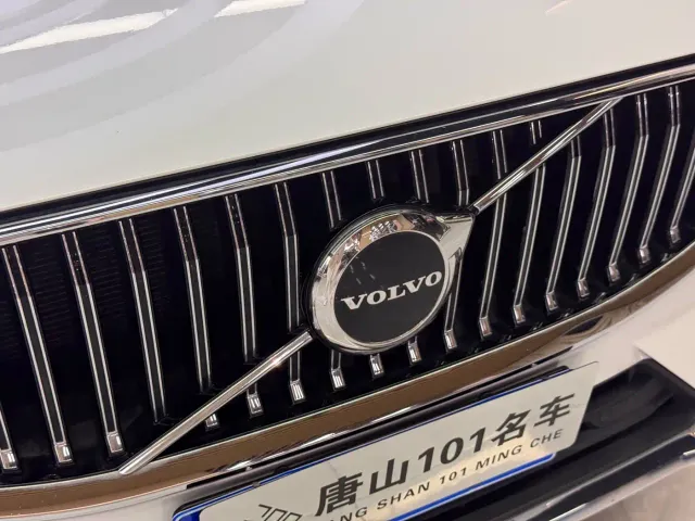 Volvo XC60 — Фото автомобиля 6