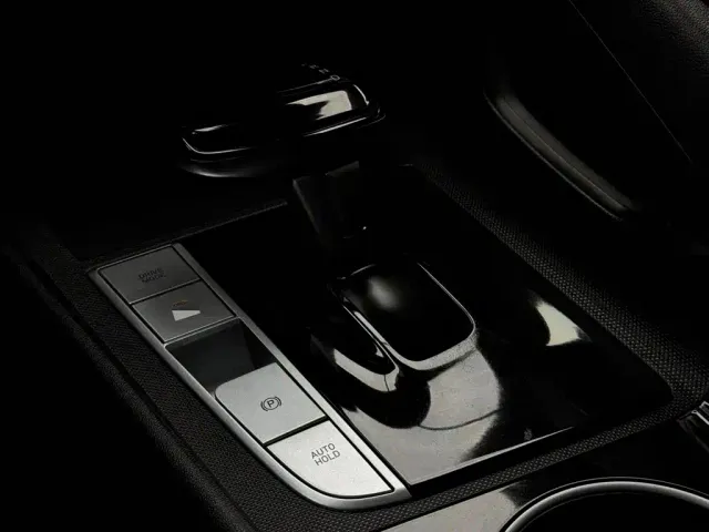Hyundai Elantra 2022 1.5L CVT 20th Anniversary Edition — Фото автомобиля 6