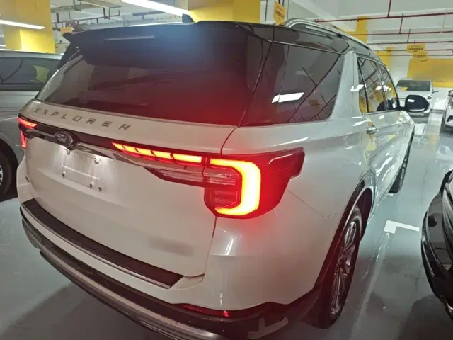 Ford Explorer — Фото автомобиля 6