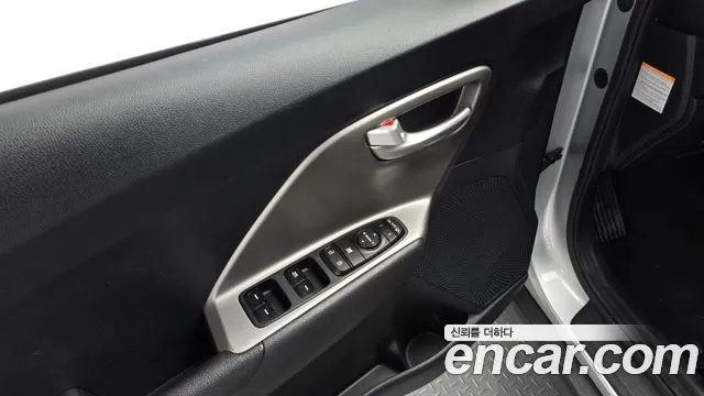Kia Niro — Фото автомобиля 17