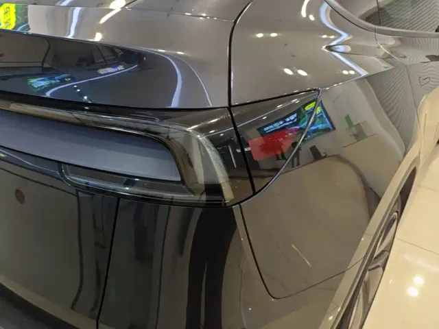 Tesla Model Y — Фото автомобиля 7