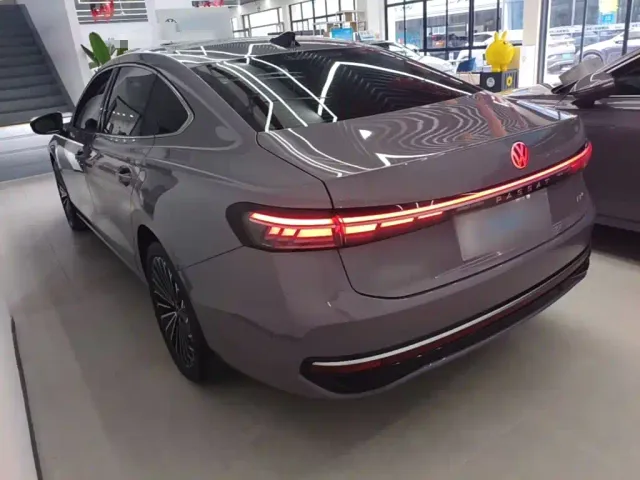Volkswagen Passat — Фото автомобиля 4