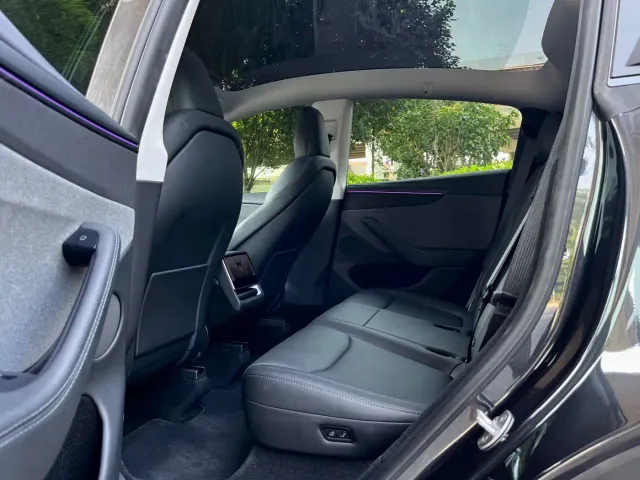 Tesla Model Y — Фото автомобиля 30
