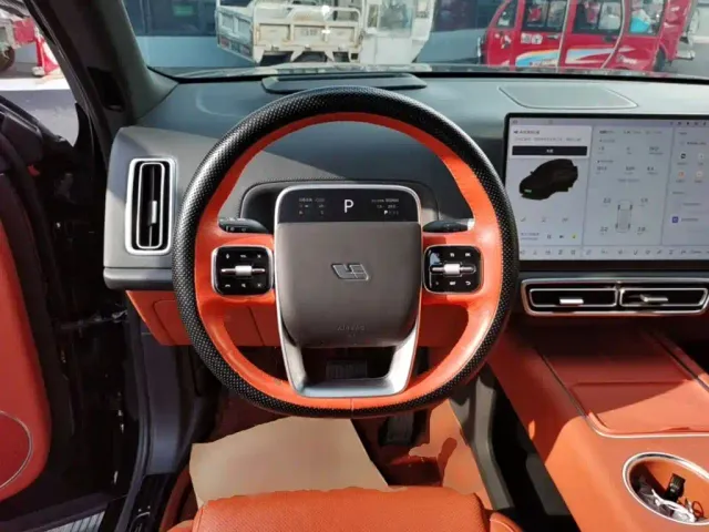 Li Auto L9 — Фото автомобиля 10