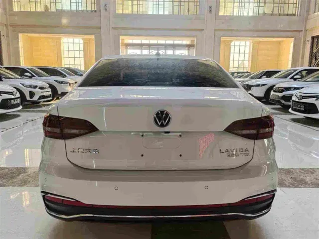 Volkswagen Lavida — Фото автомобиля 12