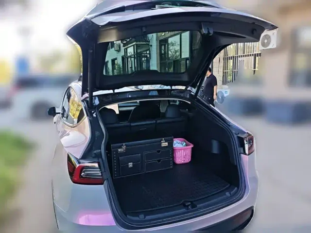 Tesla Model Y — Фото автомобиля 9