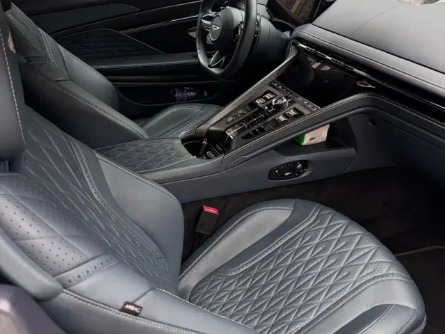 Aston Martin DB12 — Фото автомобиля 5