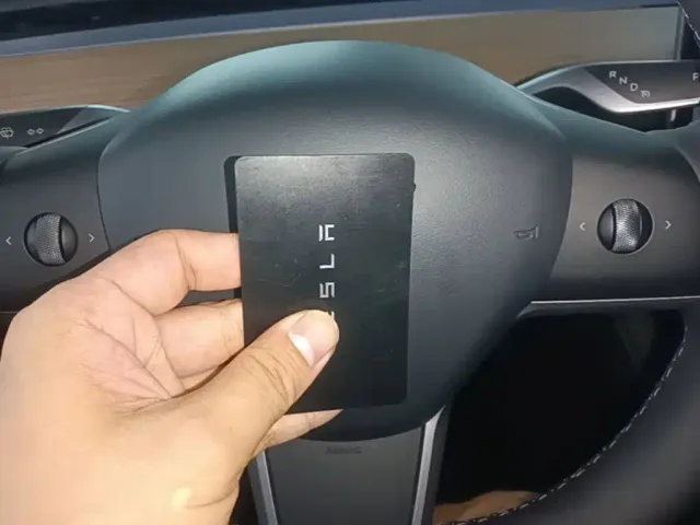 Tesla Model Y — Фото автомобиля 8