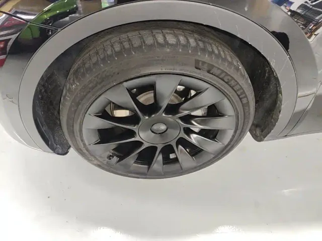 Tesla Model Y — Фото автомобиля 22