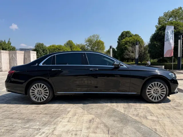 Mercedes-Benz E-Class — Фото автомобиля 7
