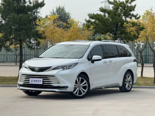 Фотография автомобиля — Toyota Sienna