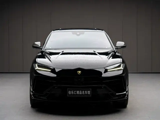 Lamborghini Urus — Фото автомобиля 3