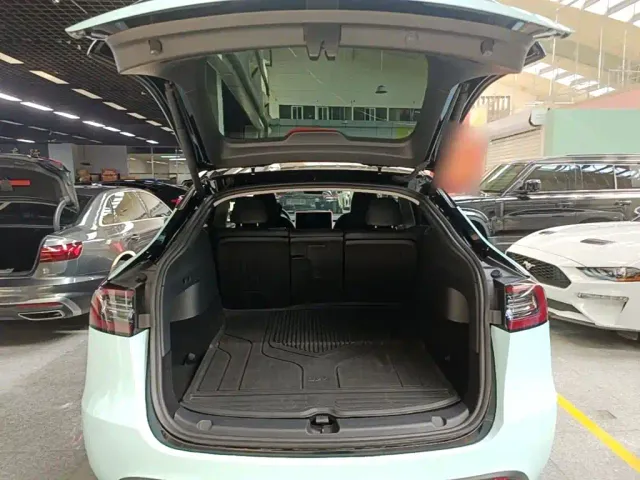 Tesla Model Y — Фото автомобиля 18