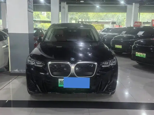 Фотография автомобиля — BMW iX3