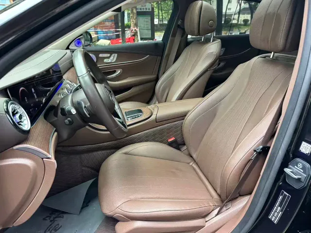 Mercedes-Benz E-Class — Фото автомобиля 5