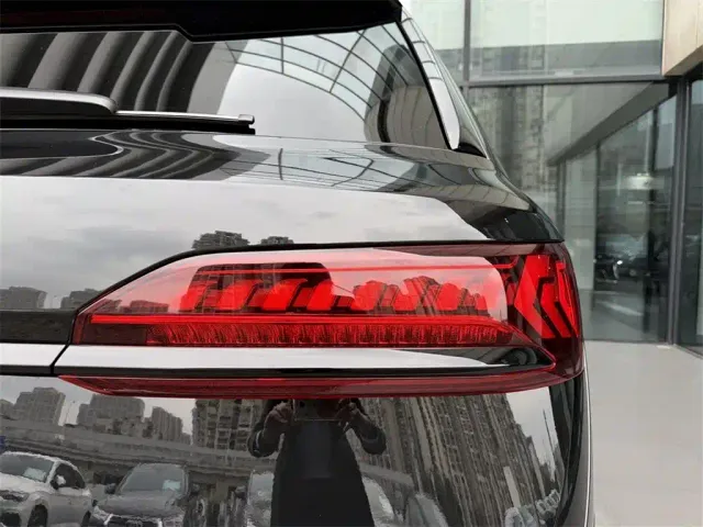 Audi Audi SQ7 2024 4.0 TFSI Dark Knight Edition — Фото автомобиля 12
