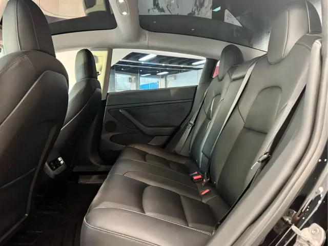 Tesla Model 3 — Фото автомобиля 6
