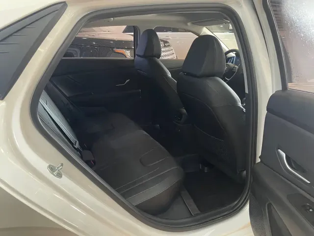 Hyundai Elantra — Фото автомобиля 8