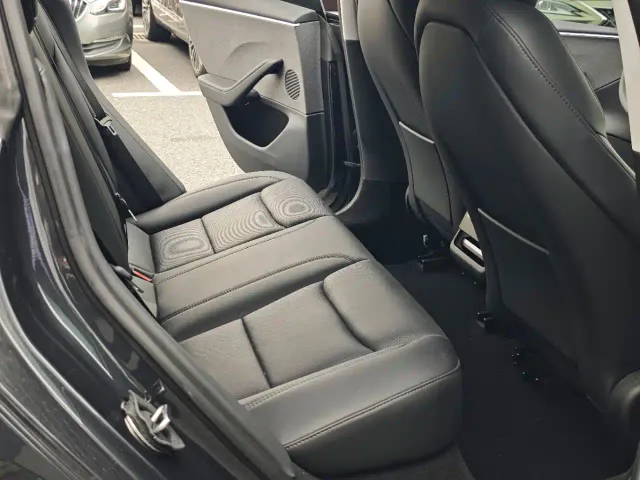 Tesla Model 3 — Фото автомобиля 5