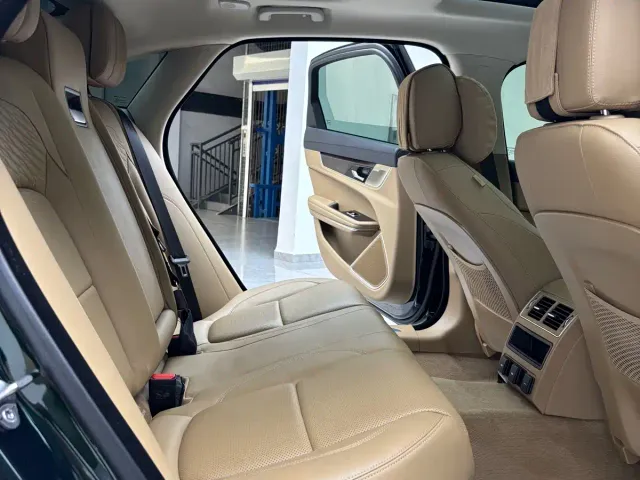 Jaguar XFL — Фото автомобиля 14