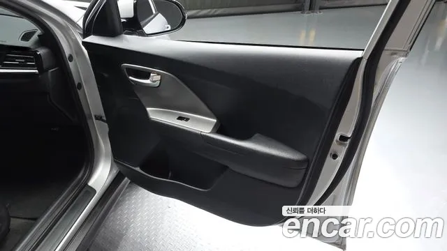 Kia Niro Niro Plus Air — Фото автомобиля 24