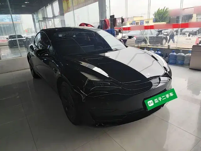Tesla Model 3 — Фото автомобиля 3
