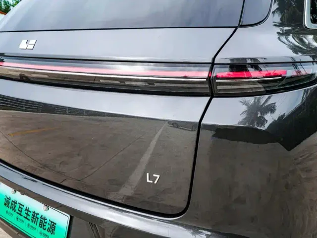 Li Auto L7 — Фото автомобиля 22