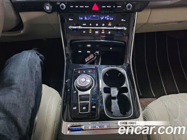 Kia Carnival Generation 4 — Фото автомобиля 7