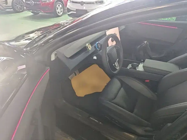 Tesla Model 3 — Фото автомобиля 15