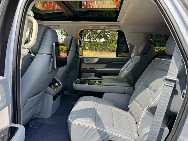 Lincoln Navigator — Фото автомобиля 16