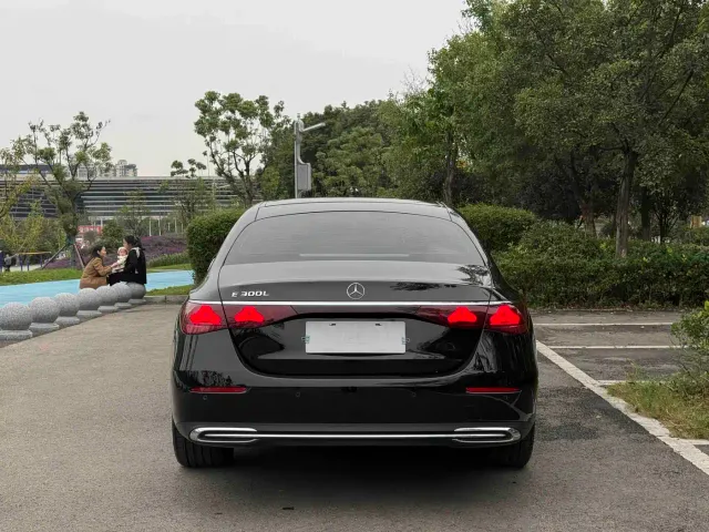 Mercedes-Benz E-Class — Фото автомобиля 14