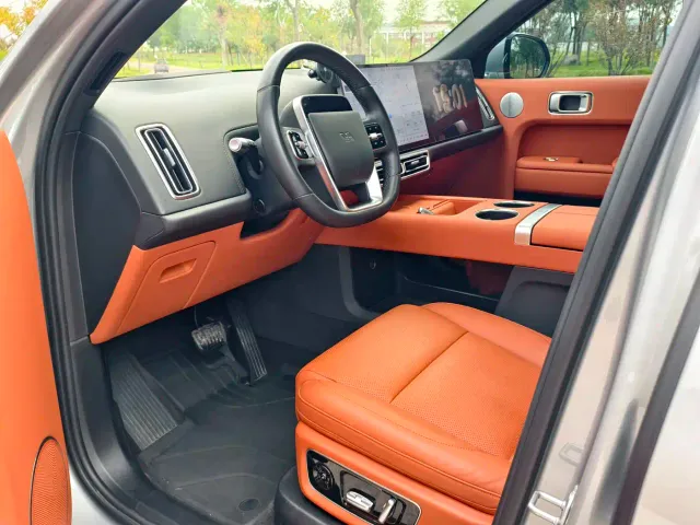 Li Auto L8 — Фото автомобиля 10