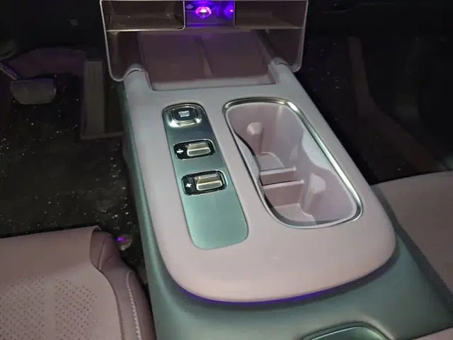 Xiaomi SU7 — Фото автомобиля 13