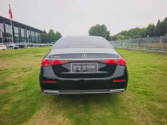 Mercedes-Benz E-Class — Фото автомобиля 6