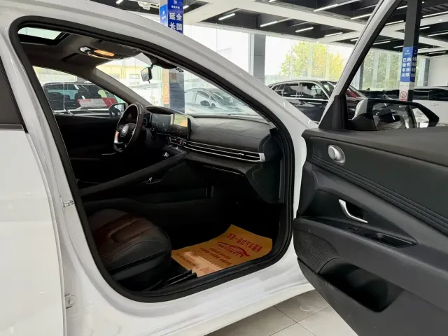 Hyundai Elantra 2023 Model 1.5L CVT LUX Premium Edition — Фото автомобиля 14