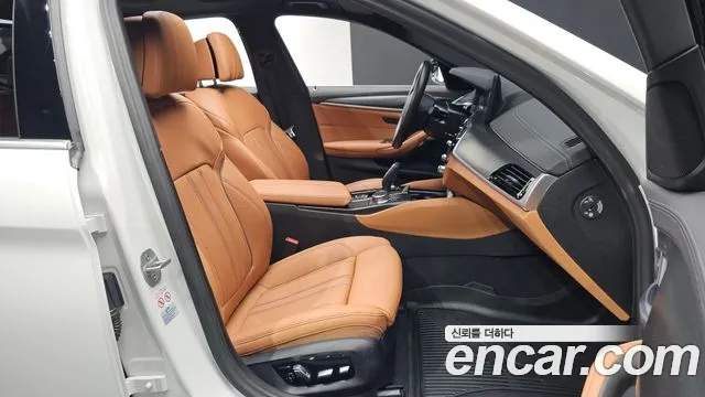 BMW 5 Series G30 — Фото автомобиля 16