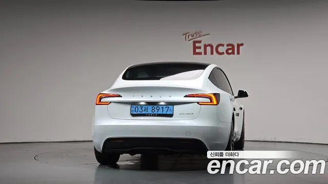 Tesla Model 3 — Фото автомобиля 2