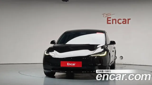 Tesla Model 3 — Фото автомобиля 2