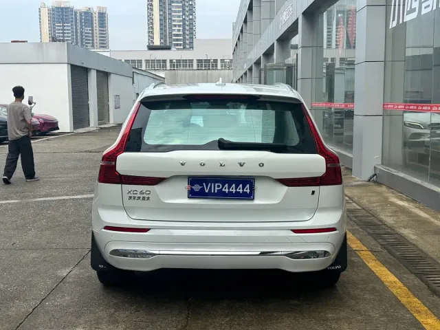Volvo XC60 — Фото автомобиля 5