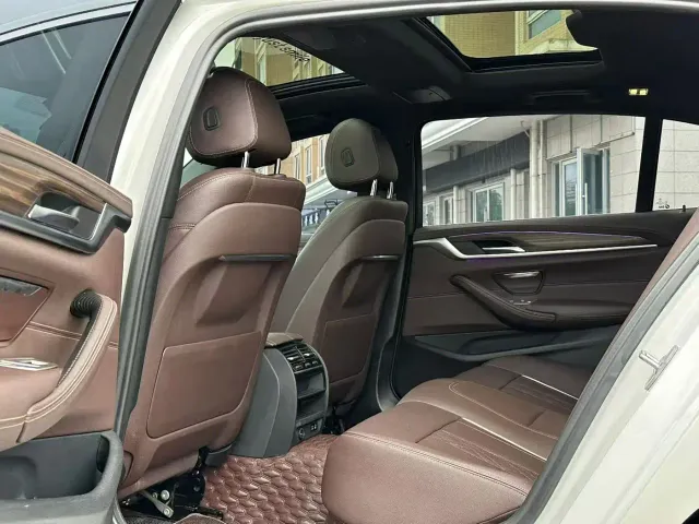 BMW 5 Series — Фото автомобиля 8