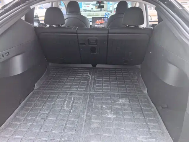 Tesla Model Y — Фото автомобиля 15