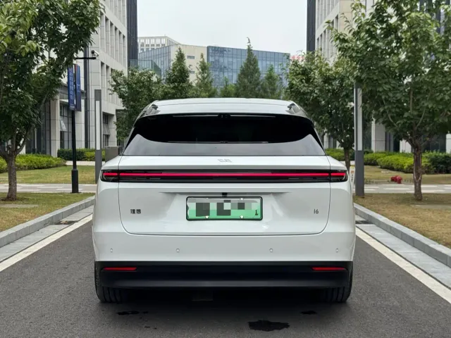 Li Auto i6 — Фото автомобиля 2