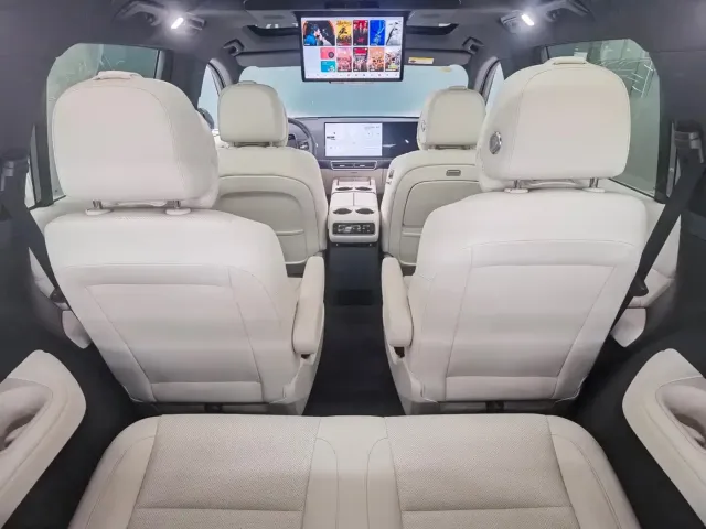 Li Auto L8 — Фото автомобиля 10