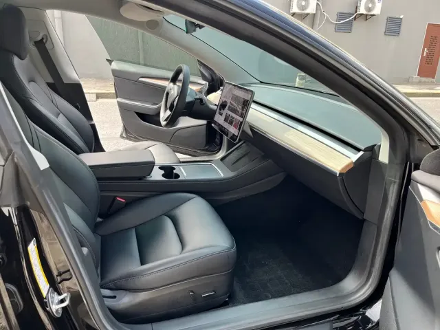 Tesla Model 3 — Фото автомобиля 6