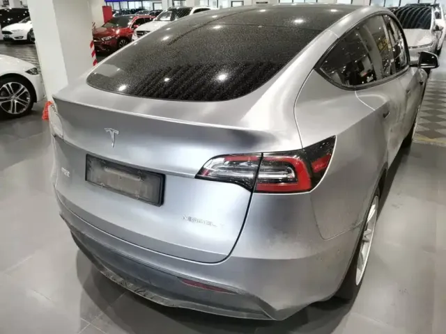 Tesla Model Y — Фото автомобиля 6