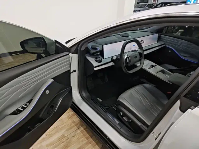Geely Galaxy E8 — Фото автомобиля 15
