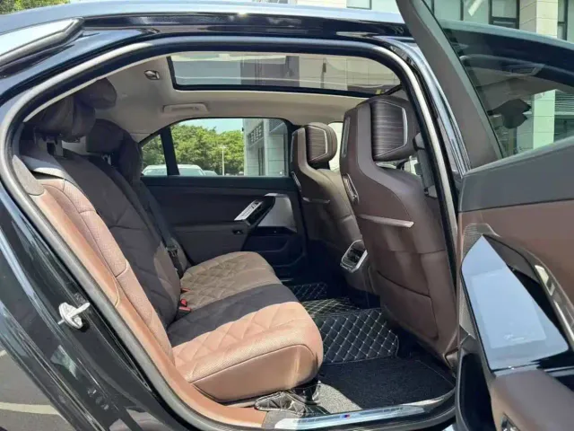 BMW 7 Series — Фото автомобиля 4