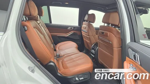 BMW X7 — Фото автомобиля 24