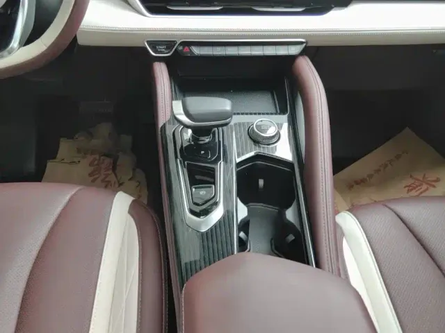 Geely Xingyue L — Фото автомобиля 16